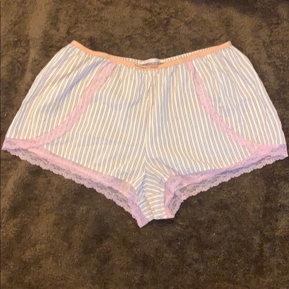 VS Pink/White/Grey Pajama Shorts w/ Lace💜 Size M.